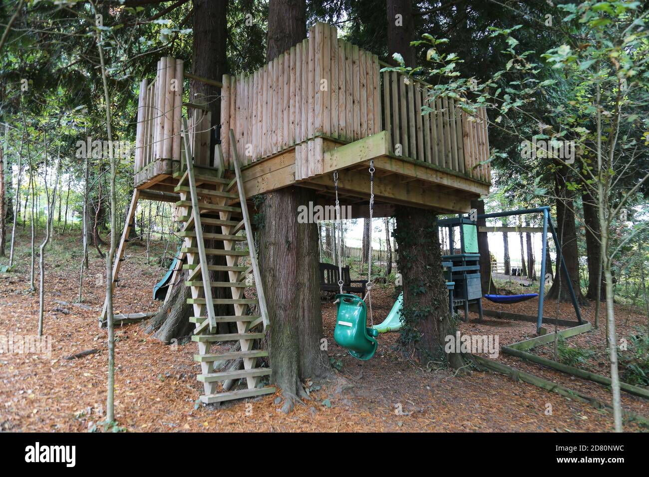 Area giochi avventura, Celtic Woodland Holidays, Road Wood, Builth Wells, Brecknockshire, Powys, Galles, Gran Bretagna, Regno Unito, Regno Unito, Europa Foto Stock