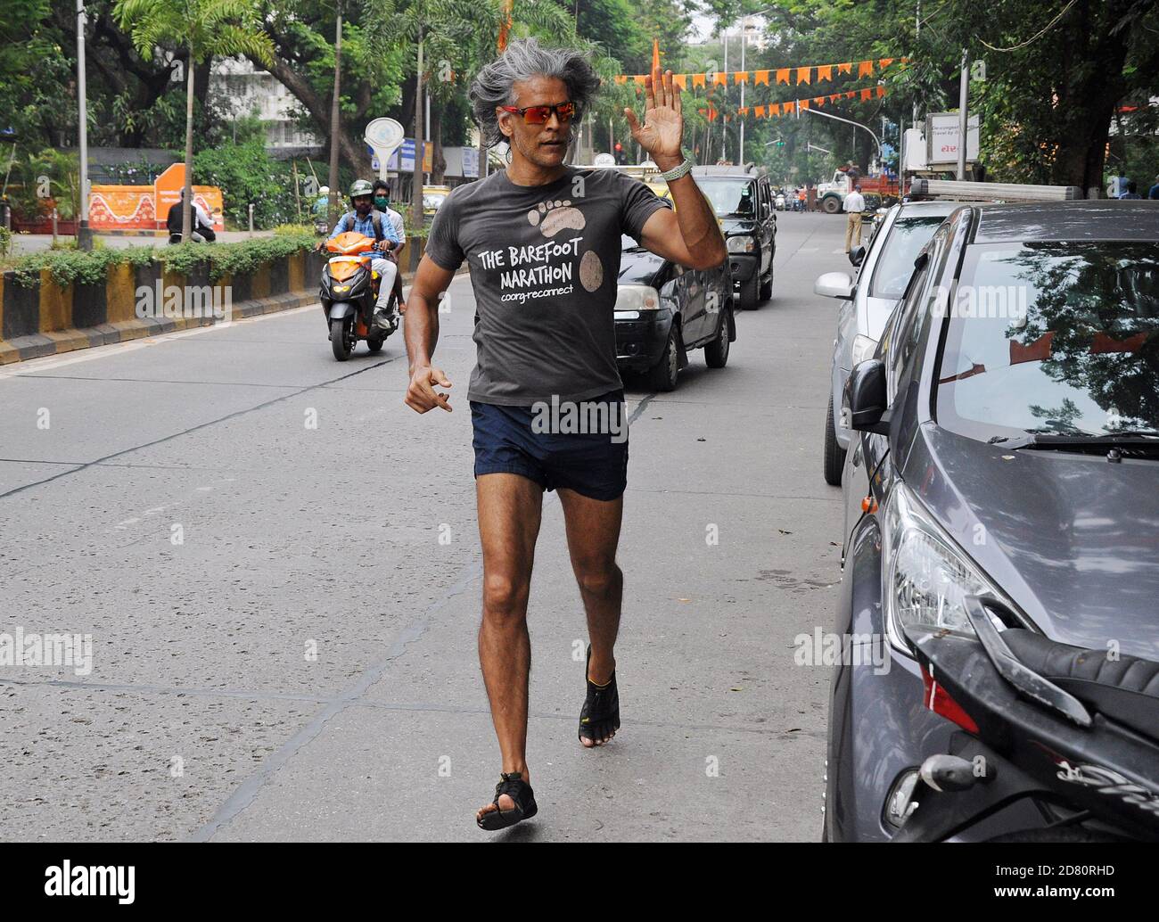 L'attore di Bollywood Milind Soman è visto jogging.The attore è un freak di idoneità conosciuto e partecipa alle corse della maratona intorno al mondo. Foto Stock