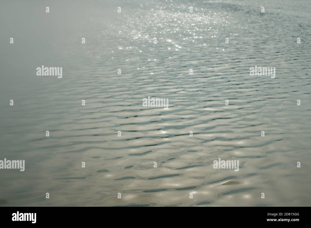 l'acqua increspa con luce riflessa e effetto vintage Foto Stock