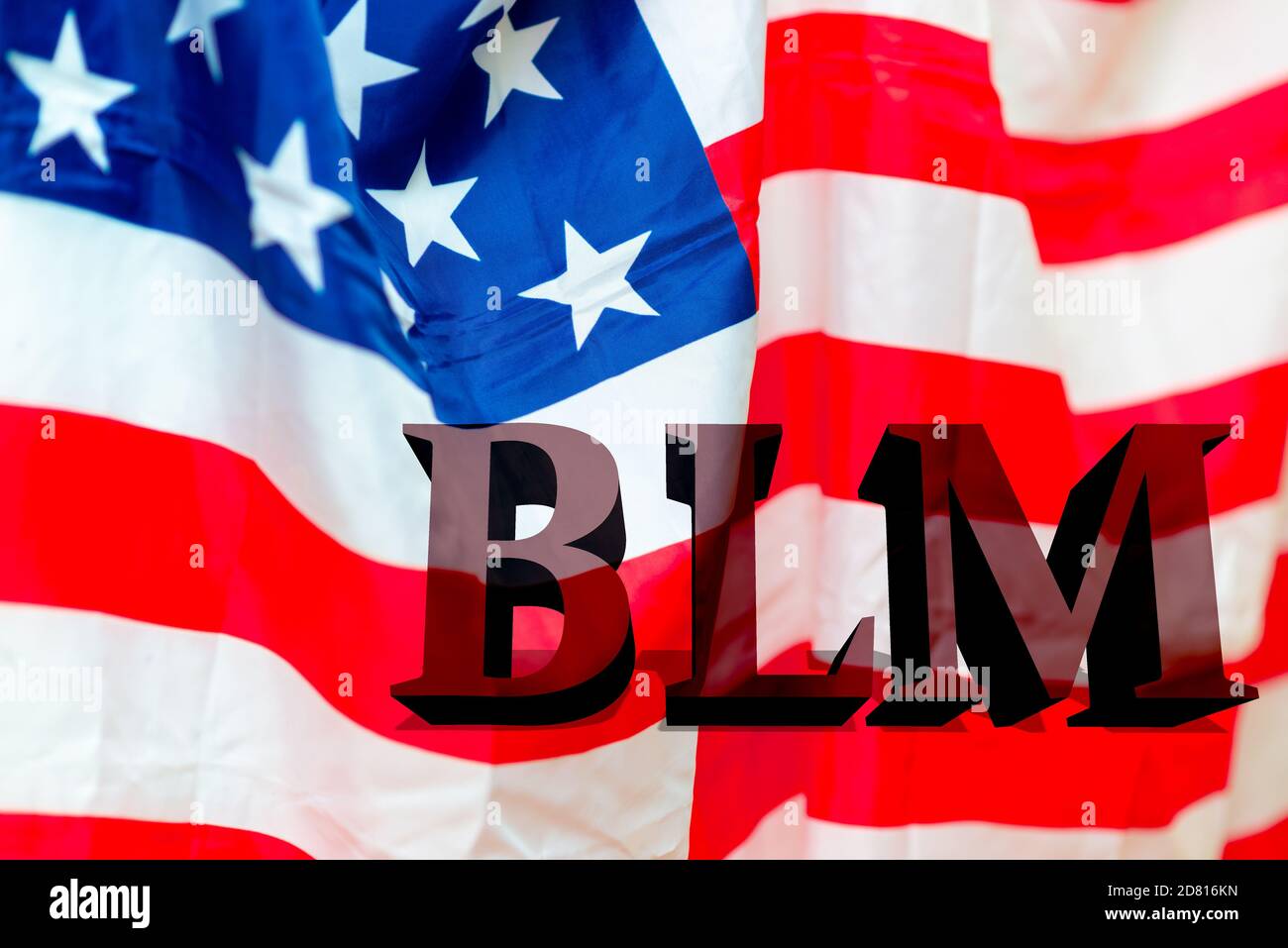 Bandiera americana con l'abbreviazione di Black Lives Matter Movement.testo 3D. Foto Stock