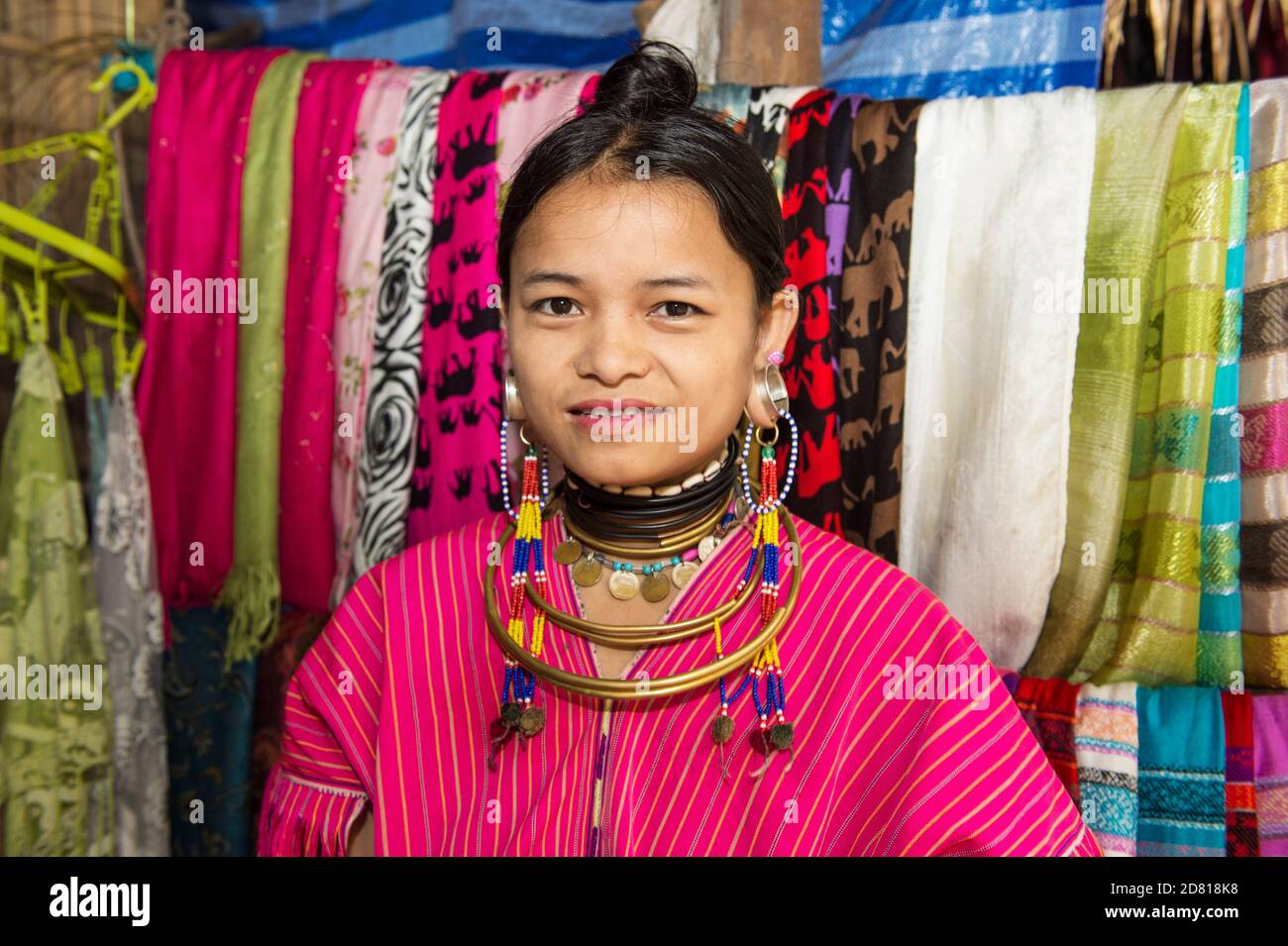 A collo lungo donna, tribù Karen, Chiang Mai, Thailandia Foto Stock