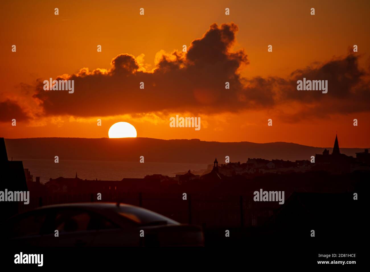 Una vista del tramonto dalla cima della collina occidentale In Hastings fuori ai Downs di Sussex Foto Stock