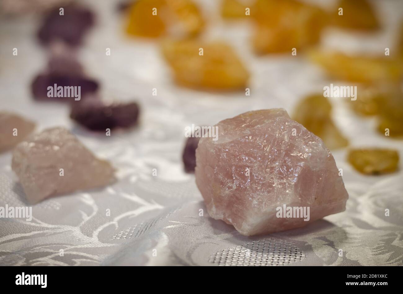 Pietre preziose gialle immagini e fotografie stock ad alta risoluzione ...
