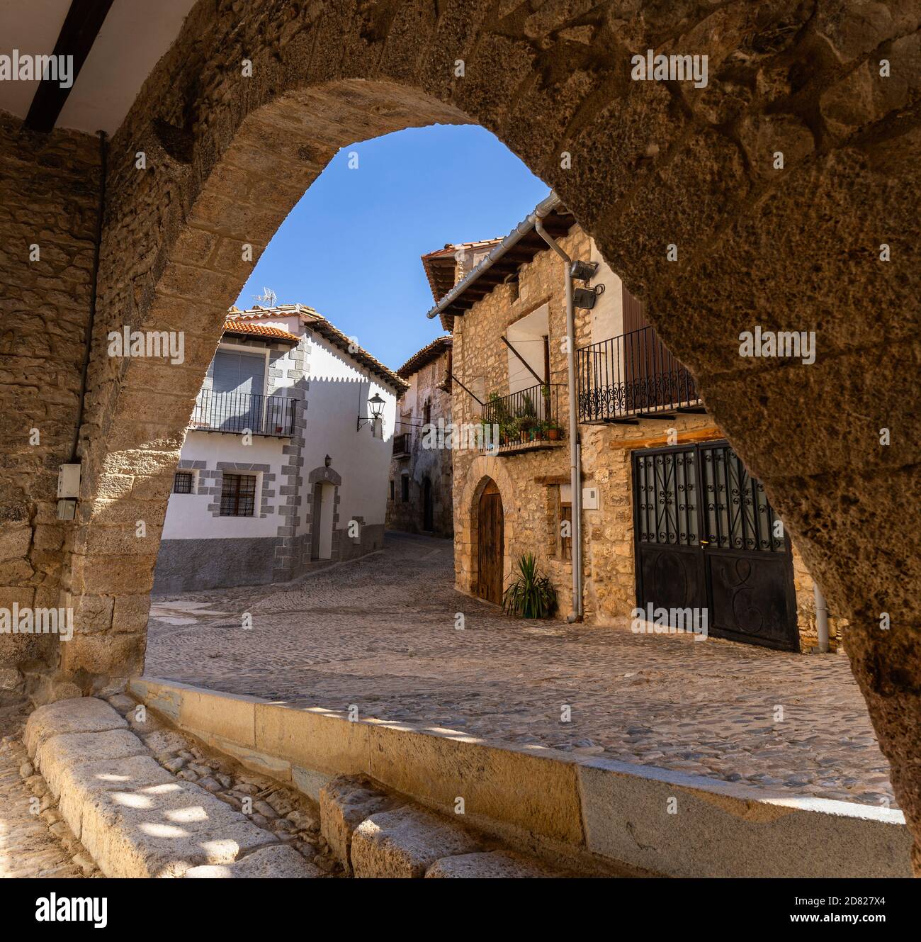 Strade di Tronchon, un piccolo villaggio a Teruel, Spagna Foto Stock