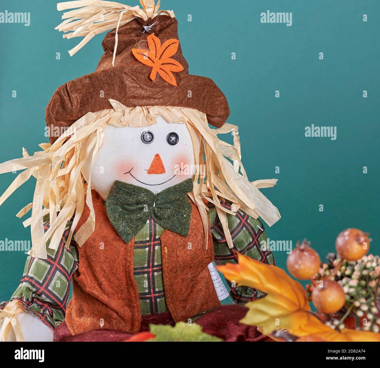 Halloween e stagione autunnale. Decorazioni e espositori per la casa. Scarecrows/Pumpkins Foto Stock