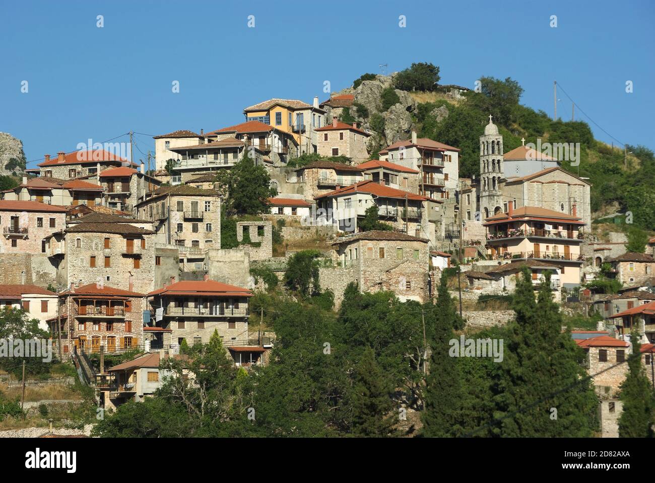 Dimitsana è un villaggio situato nella montagna nord-occidentale foreste di pini ricoperti di Arcadia, Grecia Foto Stock