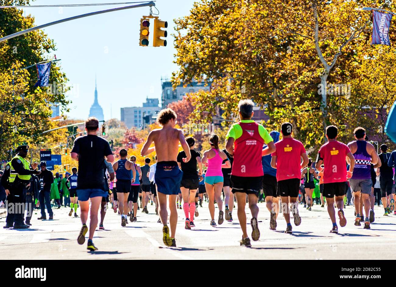 I corridori maratona che corrono nella Maratona di NYC Foto Stock