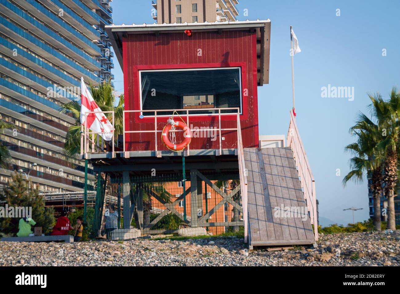 Batumi. Georgia - 12 ottobre 2020: Risparmio di vita sulla costa nera di Batumi Foto Stock