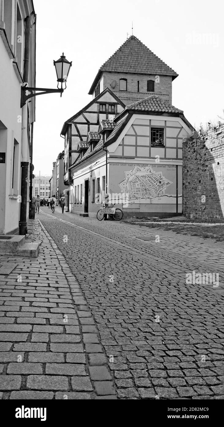 Il quartiere della città Vecchia di Torun, in Polonia, è una città medievale ben conservata risalente al XIII secolo, con gran parte dell'architettura e del layout identici. Foto Stock