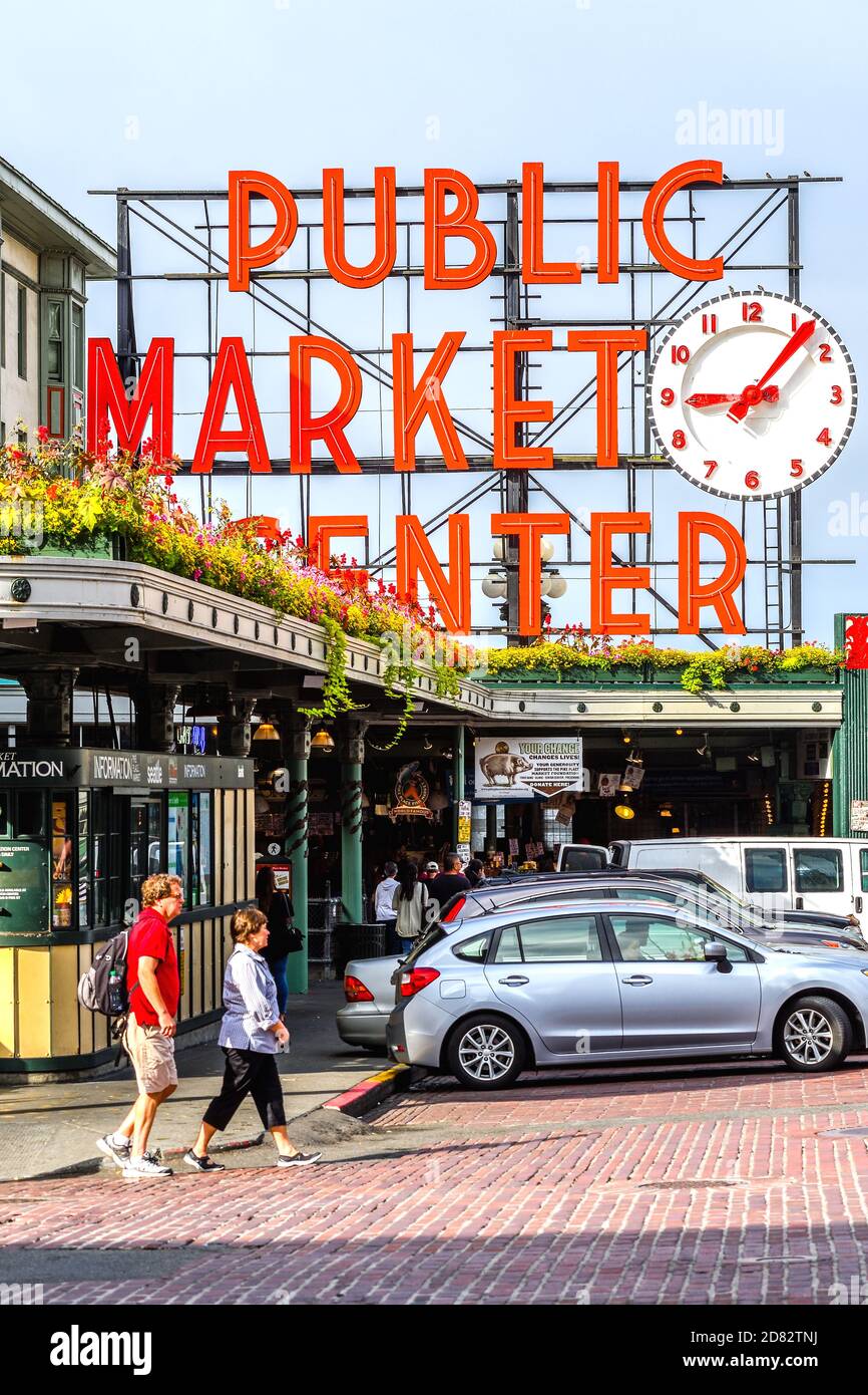Il Pike Place Market è il più antico mercato agricolo della West Coast. E ogni anno, più di 10 milioni di persone visitano il mercato. Seattle-Washington, Stati Uniti Foto Stock
