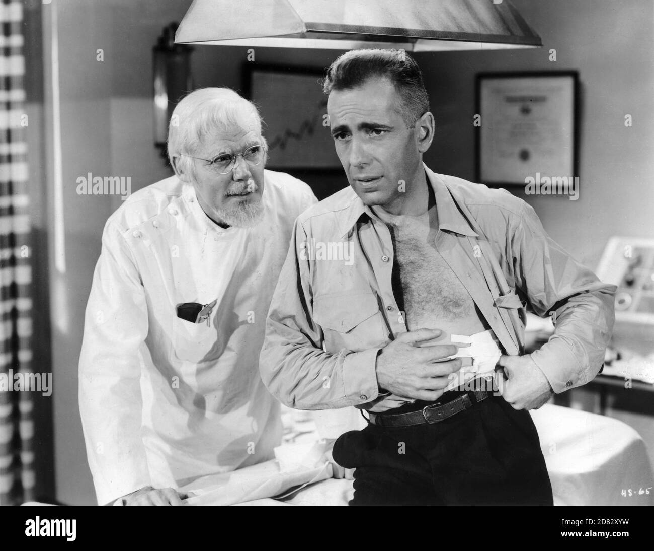 HENRY HULL e HUMPHREY BOGART IN ALTA SIERRA 1941 regista RAOUL WALSH sceneggiatura JOHN HUSTON e W.R.BURNETT romanzo W.R.BURNETT Warner Bros. Foto Stock