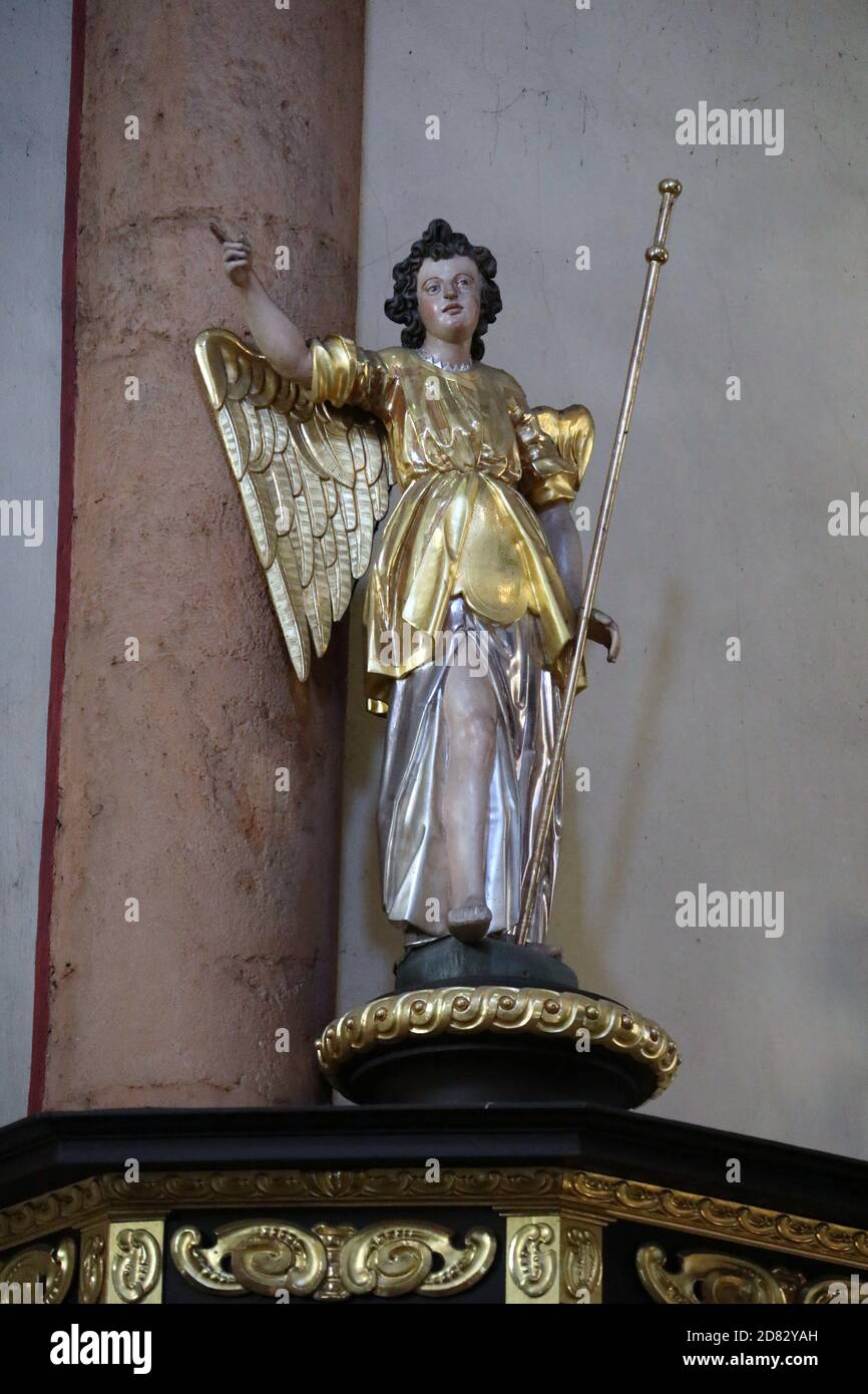 Statua di un angelo nella Cattedrale di San Giovanni Il Battista a Maribor Foto Stock