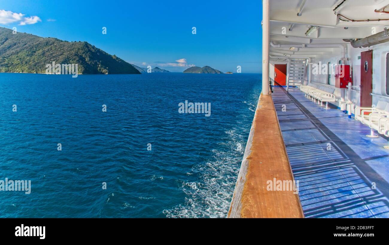 Picton, Nuova Zelanda - Gennaio 28 2015: Il traghetto Interislander si avvicina al Porto di Picton nell'Isola del Sud della Nuova Zelanda Foto Stock