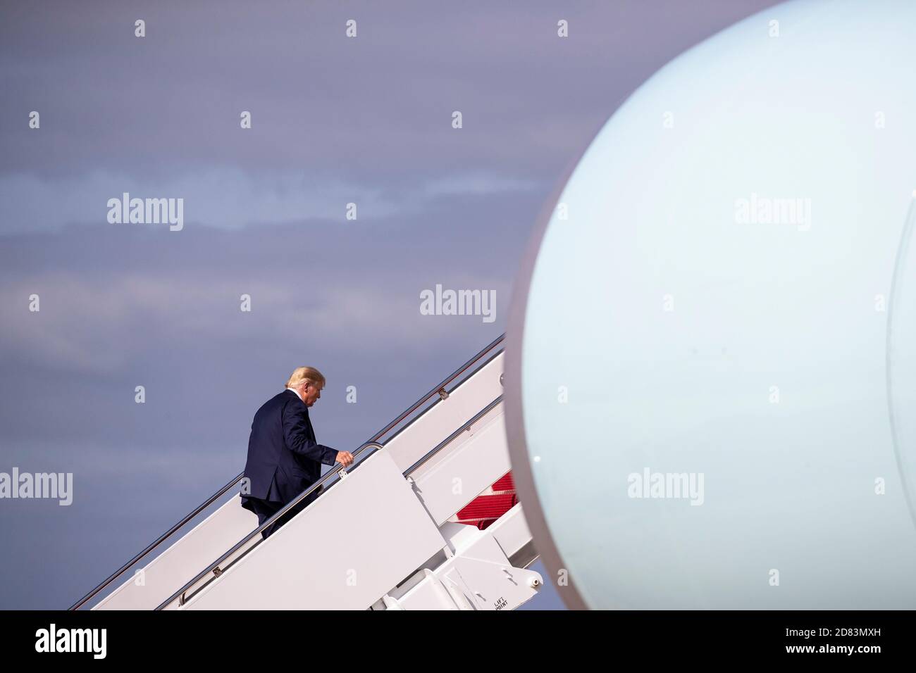 Il presidente DEGLI STATI UNITI Donald Trump fa parte dell'Air Force One alla Joint base Andrews il 12 settembre 2020 a Washington, D.C.- Trump sta volando a Reno, Nevada. Credit: Alex Edelman/The Photo Access Foto Stock