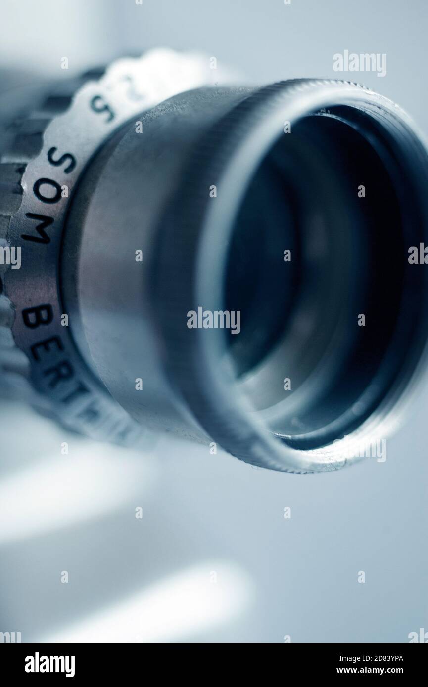 Obiettivo su telecamera Cine a clockwork Agfa-Gevaert Carena SA / 1960's / Obiettivo con innesto a C Som Berthiot Cinor 2,8/50mm Foto Stock