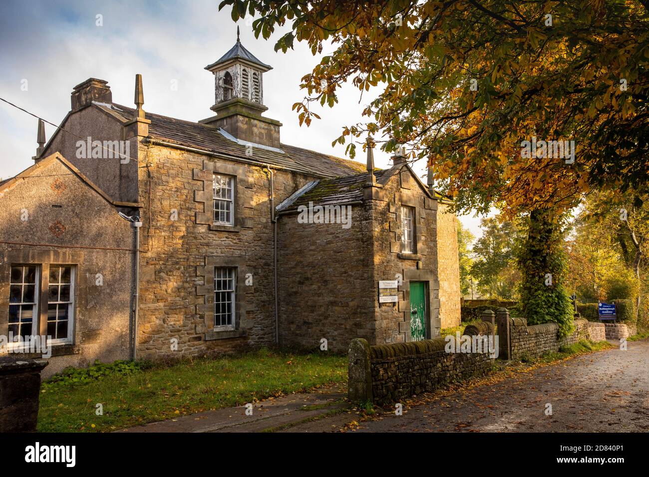 Regno Unito, Inghilterra, Staffordshire, Moorlands, Hollinschlough, ex Barn del 1700, Chiesa di Sant'Agnese, scuola e scuola di Wheldon, Michael Hutchinson Residential st Foto Stock