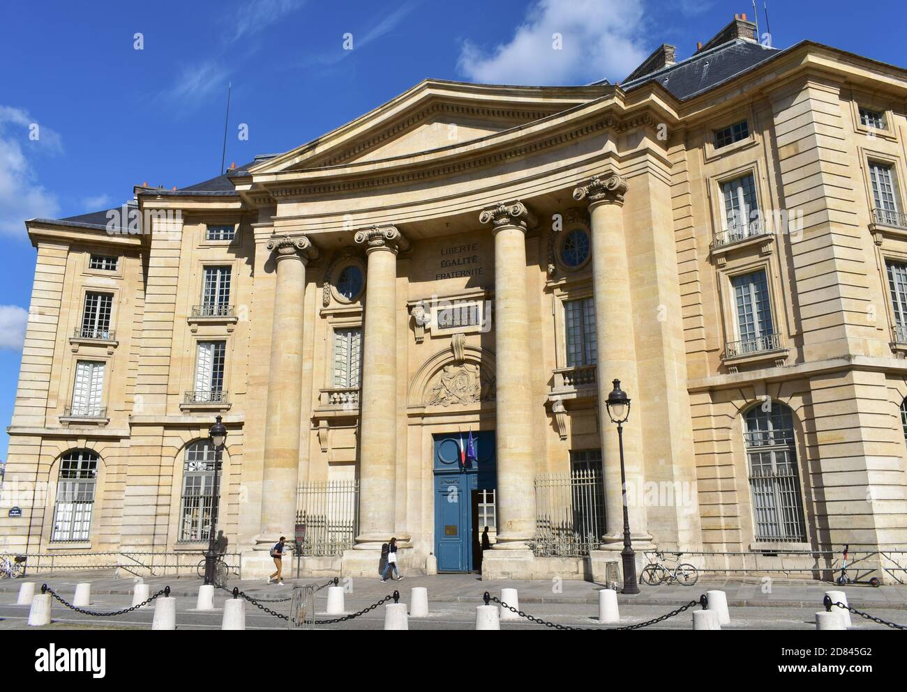 La Sorbona o Università di Parigi 1 Pantheon-Sorbona Facoltà di giurisprudenza o edificio Faculte de Droit situato in Place du Pantheon. Parigi, Francia 08/14/19. Foto Stock