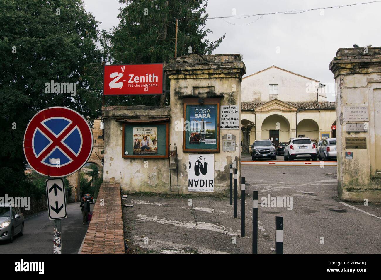 Perugia, Italia. 26 Ottobre 2020. Perugia, covid 19 emergenza, seconda ondata. Nelle strade del centro storico della città, poche persone, negozi, bar e ristoranti a Pain, il proprietario di un ristorante in corso è visibilmente preoccupato. (Emanuela Bianconi/Fotogramma, PERUGIA - 2020-10-26) p.s. la foto e' utilizzabile nel messaggio del contenuto in cui e' stata tattata, e senza intendimento difamatorio del decoro delle persone Rappresentate Credit: Independent Photo Agency/Alamy Live News Foto Stock