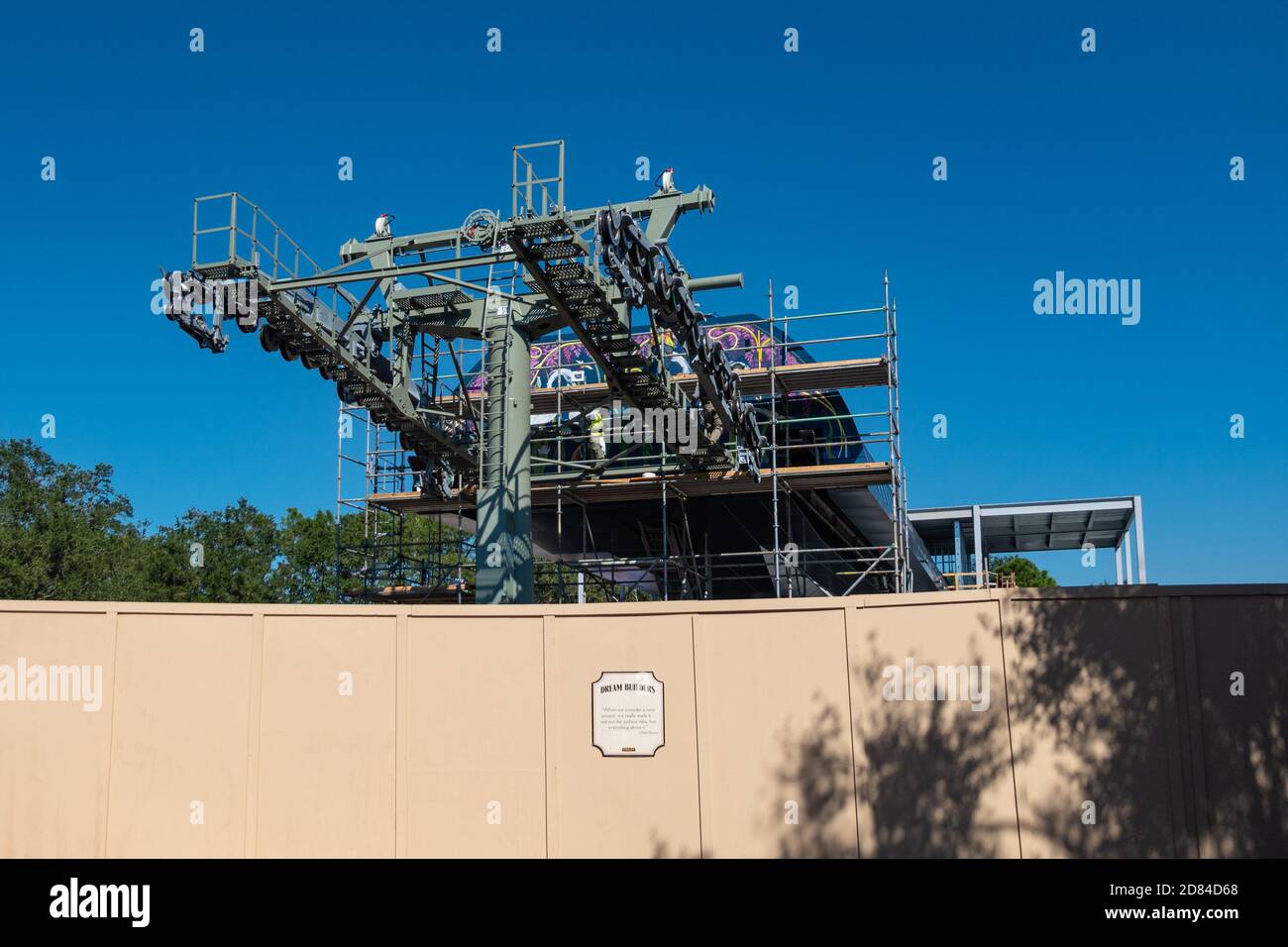 Costruzione della nuova stazione per il Disney Skyliner alla World Showcase di EPCOT, Disney World, Florida Foto Stock