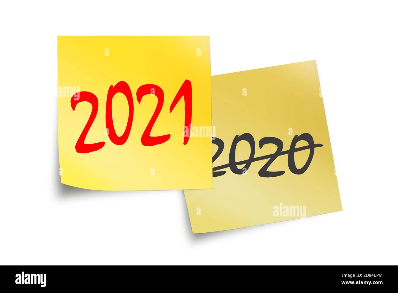 2021 e 2020 scritte su note adesive gialle isolate su bianco Foto Stock