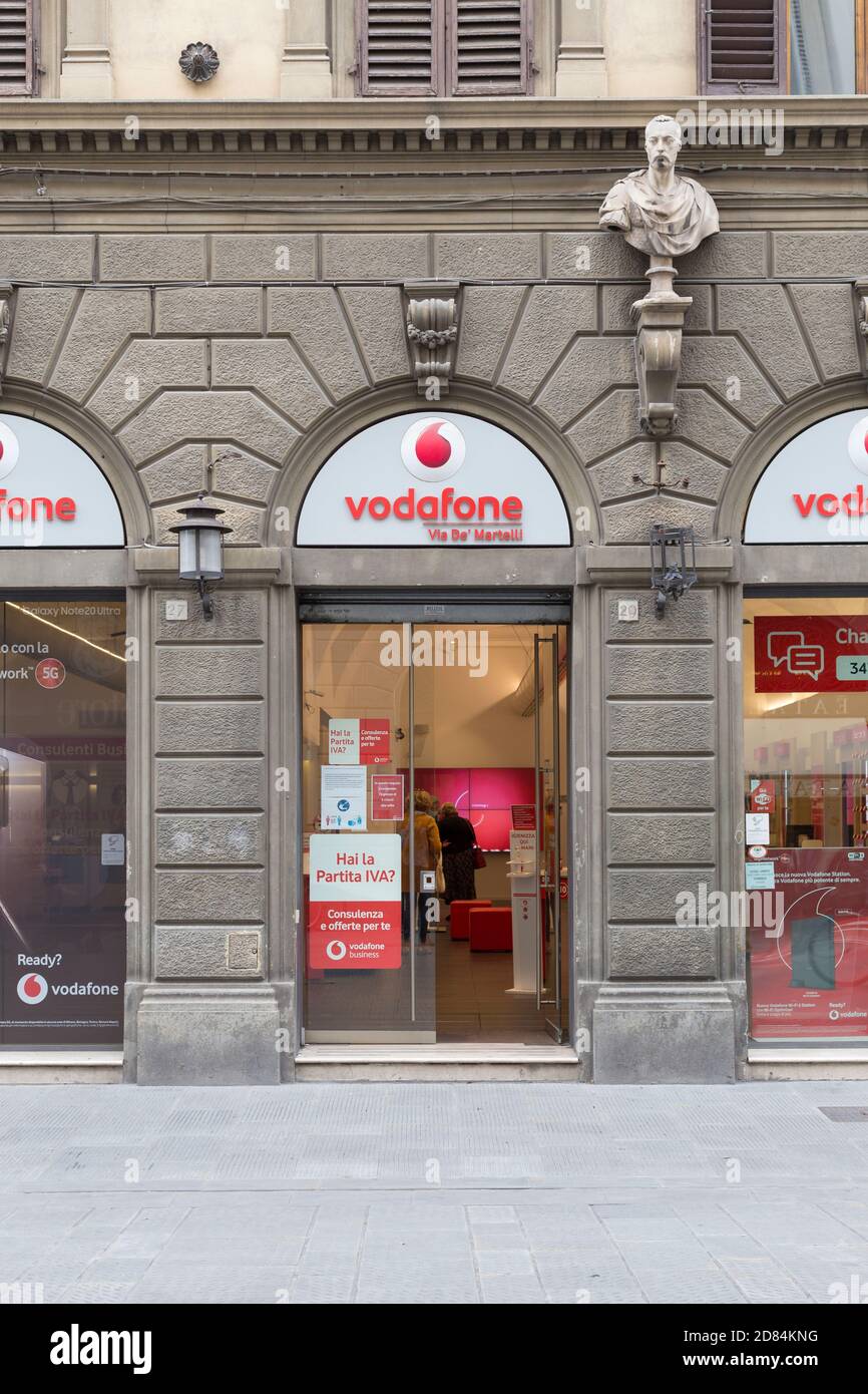 Vodafone negozio di fronte, Italia Foto Stock