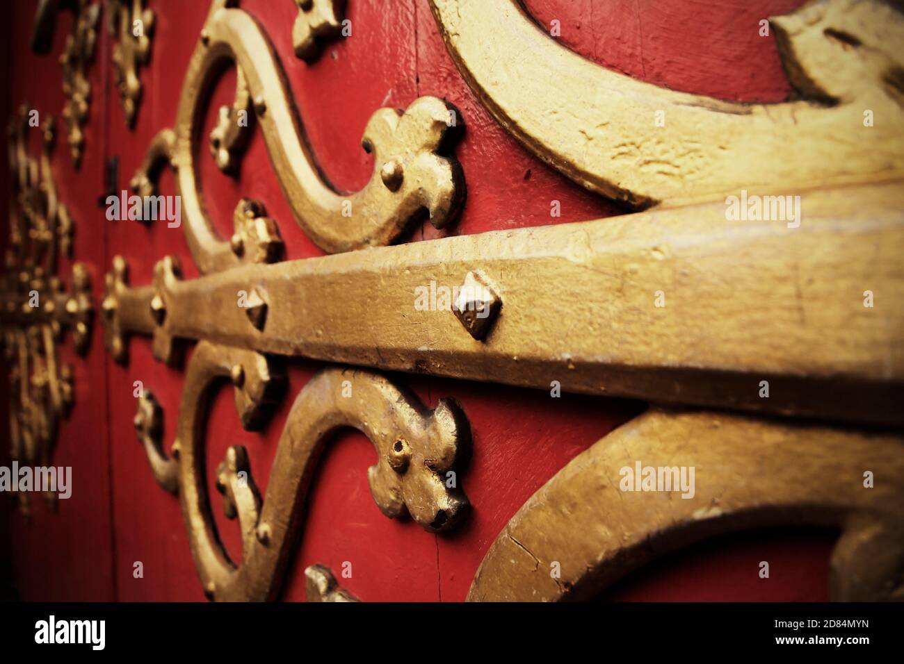Le porte principali del centro per le arti e gli eventi Hub, Royal Mile, Edimburgo, Scozia. Foto Stock