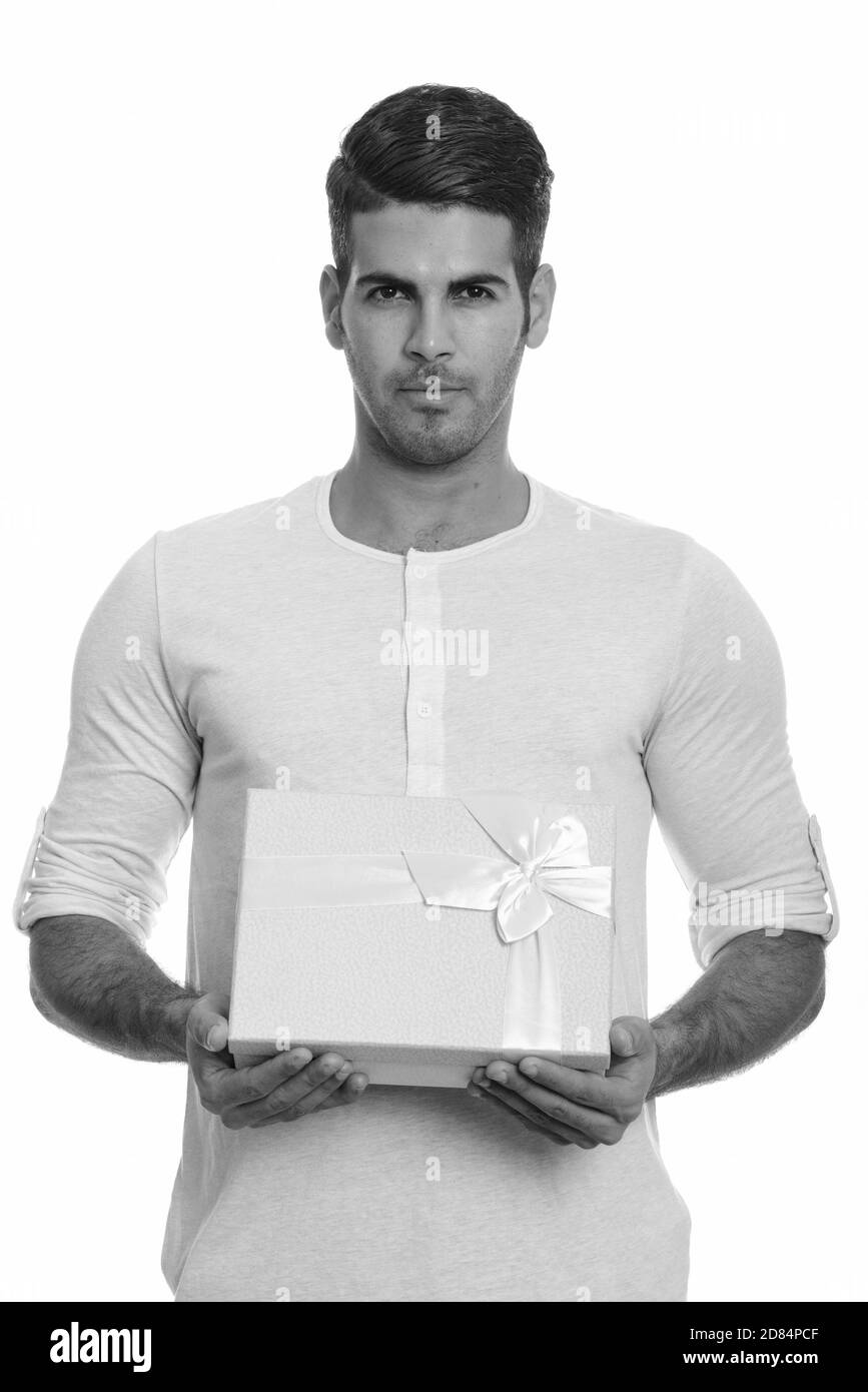 Bel giovane uomo persiano azienda confezione regalo Foto Stock