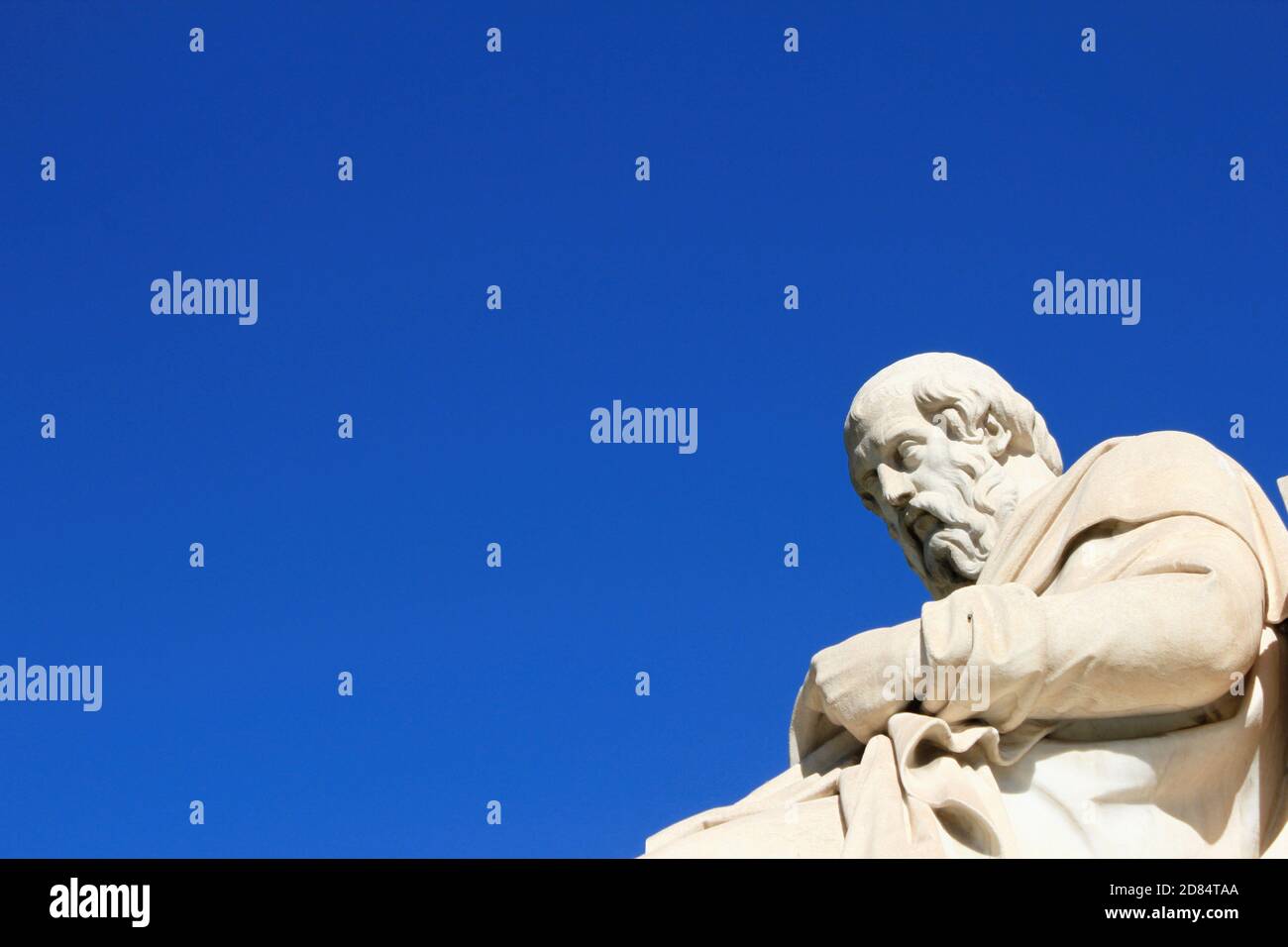 Statua di antico filosofo greco Platone ad Atene, in Grecia. Foto Stock