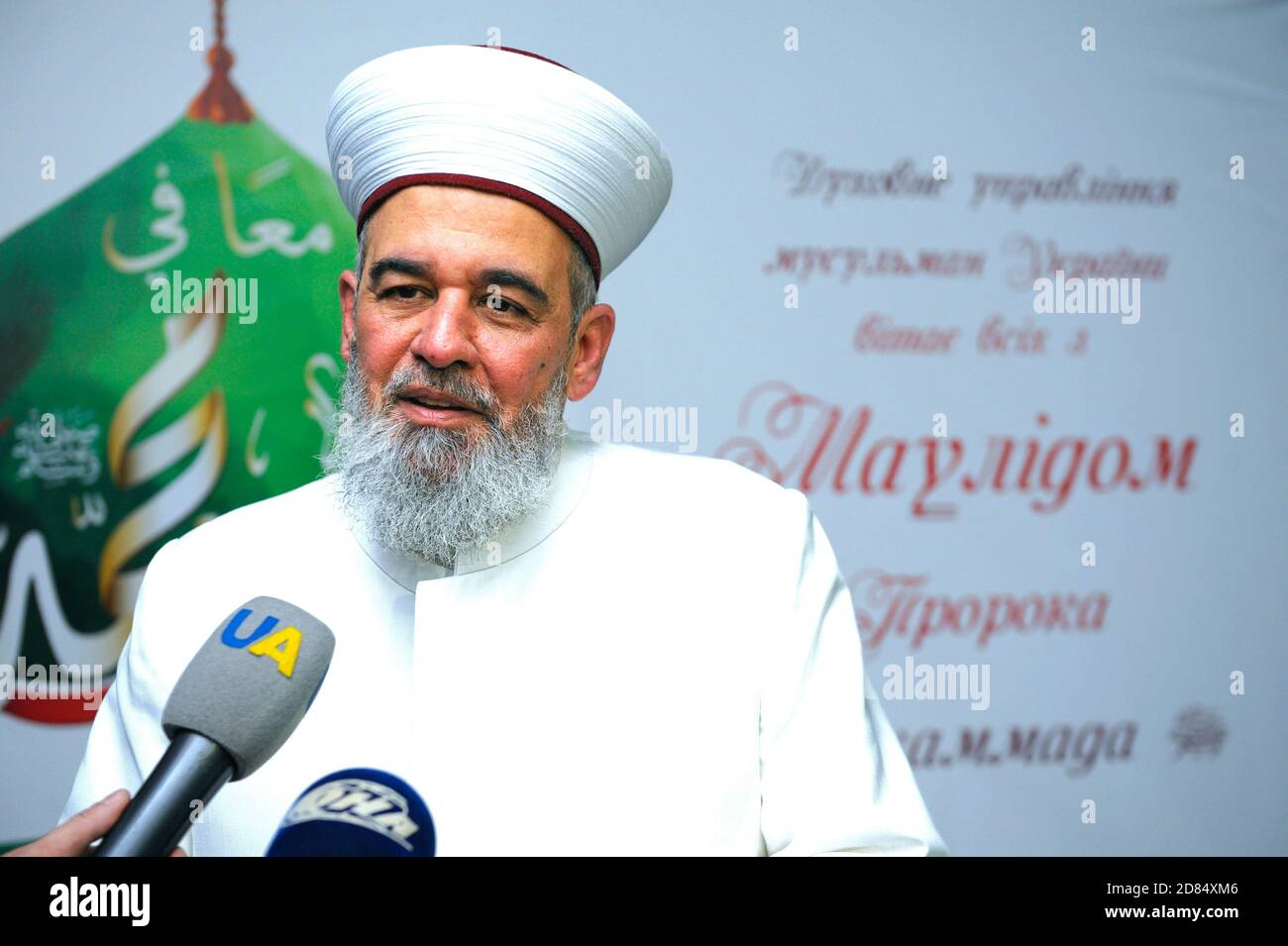 Mufti dell'Ucraina Sheikh Akhmed Tamim fa un'intervista durante Festeggiamenti islamici Mawlid Foto Stock