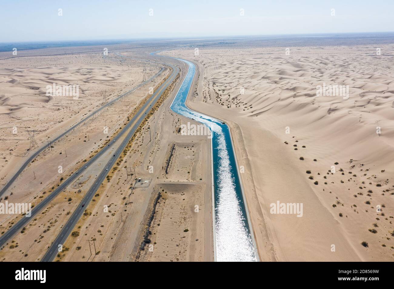Interstate 8, canale di irrigazione, Imperial Sand Dunes, Winterhaven, California, USA Foto Stock