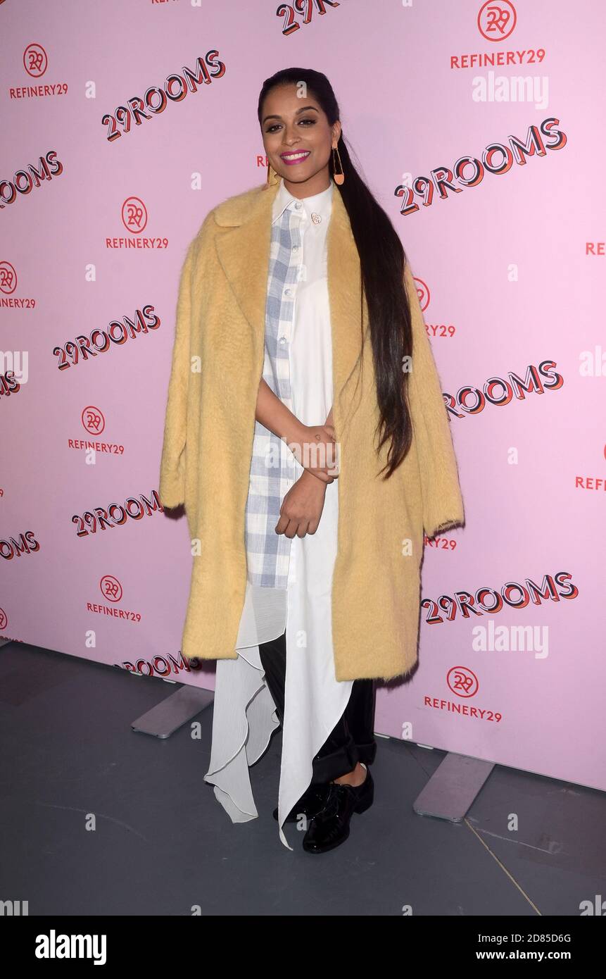 LOS ANGELES - DEC 6: Lilly Singh al debutto della West Coast di 29Rooms presentato da Refinery29 alla FILA DTLA il 6 dicembre 2017 a Los Angeles, California Foto Stock