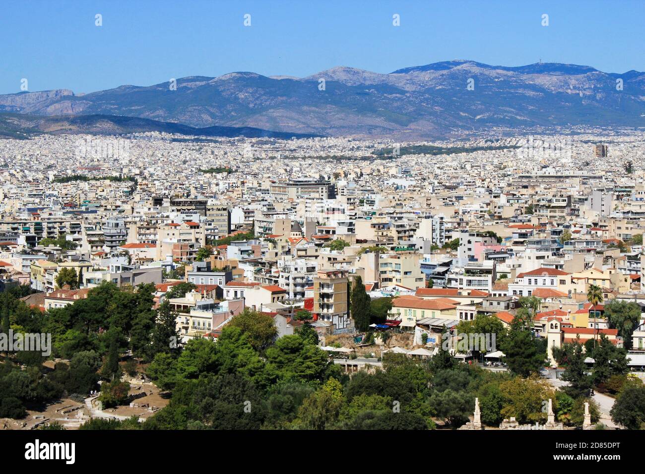 Vista della città di Atene dalla collina di Areopagus ad Atene, Grecia, 9 ottobre 2020. Foto Stock