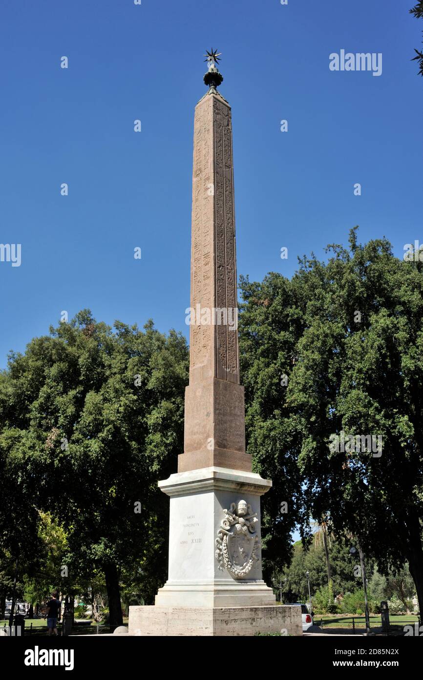 Italia, Roma, Villa Borghese, obelisco Pinciano Foto Stock