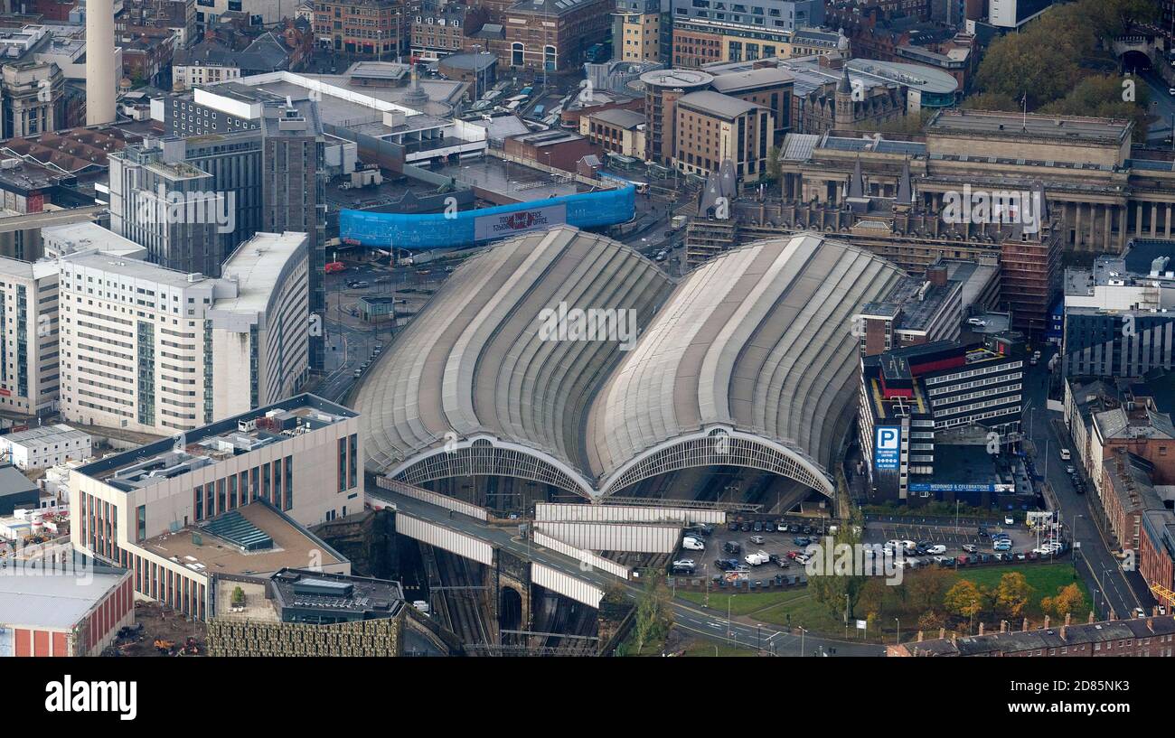 Il magnifico tetto vittoriano della stazione ferroviaria di Liverpool Lime Street, Liverpool Merseyside, Inghilterra nord-occidentale, Regno Unito Foto Stock