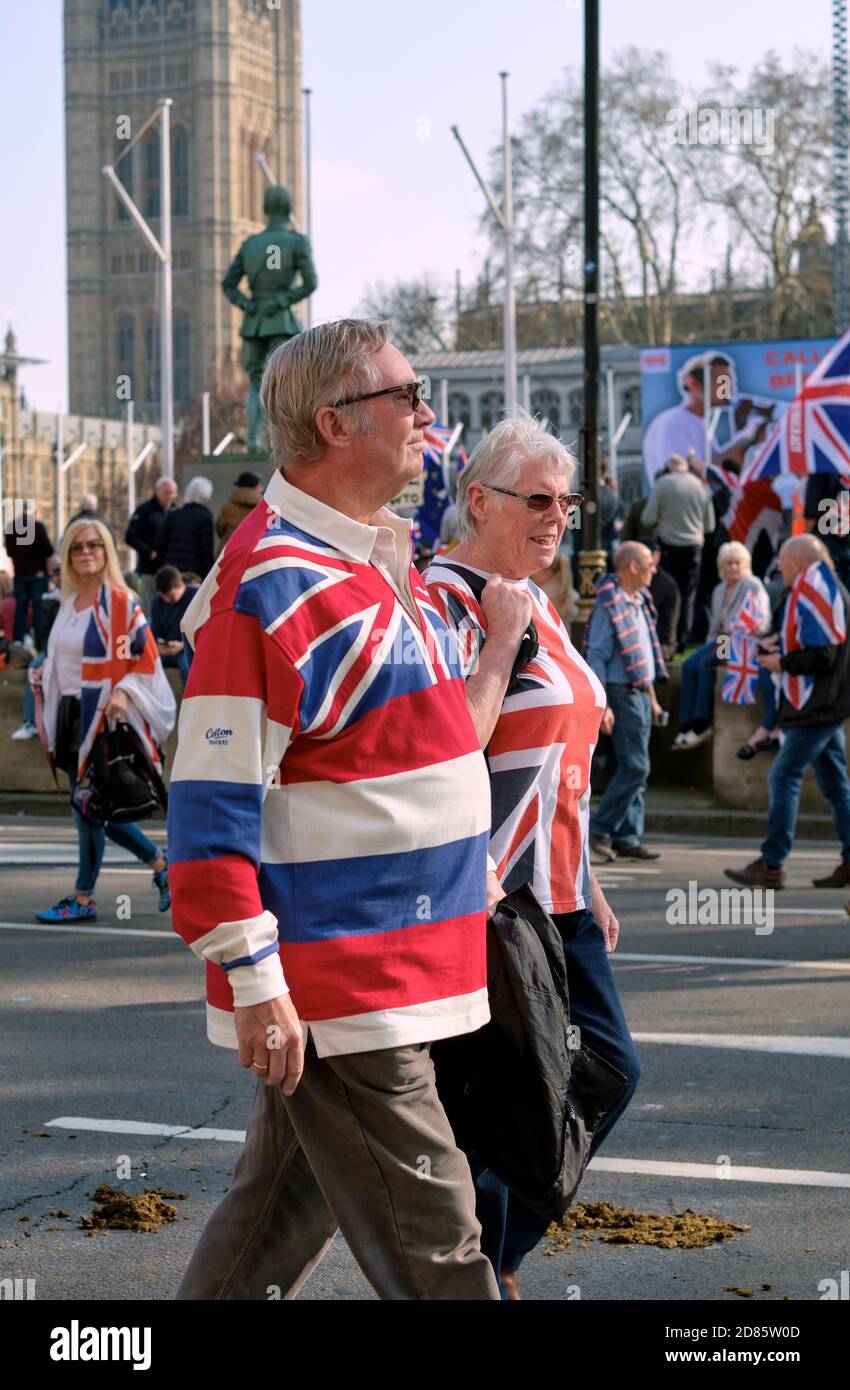 Union Jack Flags e Brexit marciano per lasciare i sostenitori, Brexit Day 1.0, voto significativo 2.5, Westminster Londra, Regno Unito. 29 marzo 2019 Foto Stock