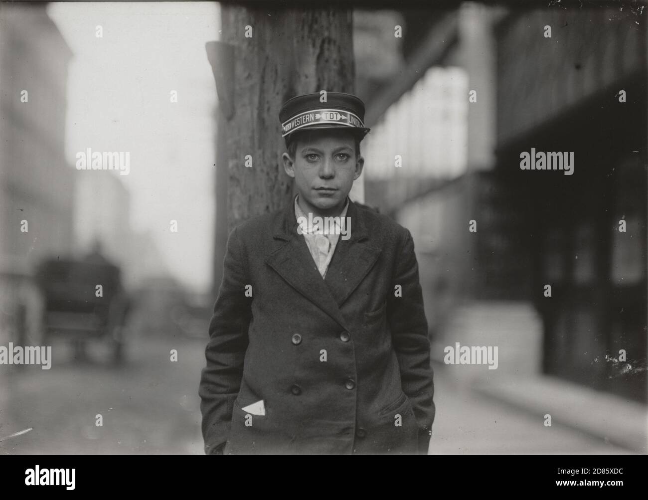 Foto d'epoca, Lewis W. Hine - Richard Tuck, 13 anni Western Union Messenger, Mezza lunghezza Ritratto, Nashville, Tennessee, USA Novembre 1910 Foto Stock