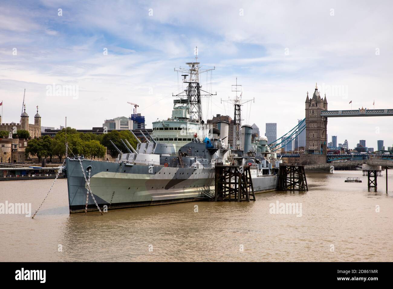 Regno Unito, Londra, fiume Tamigi, HMS Belfast, nave da guerra della seconda guerra mondiale ormeggiata vicino al Tower Bridge Foto Stock