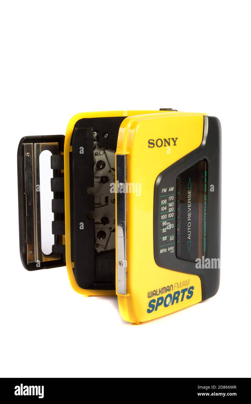 Londra, 10/10/2017:-riproduttore di cassette personali Sony WALKMAN® retro isolato su sfondo bianco Foto Stock