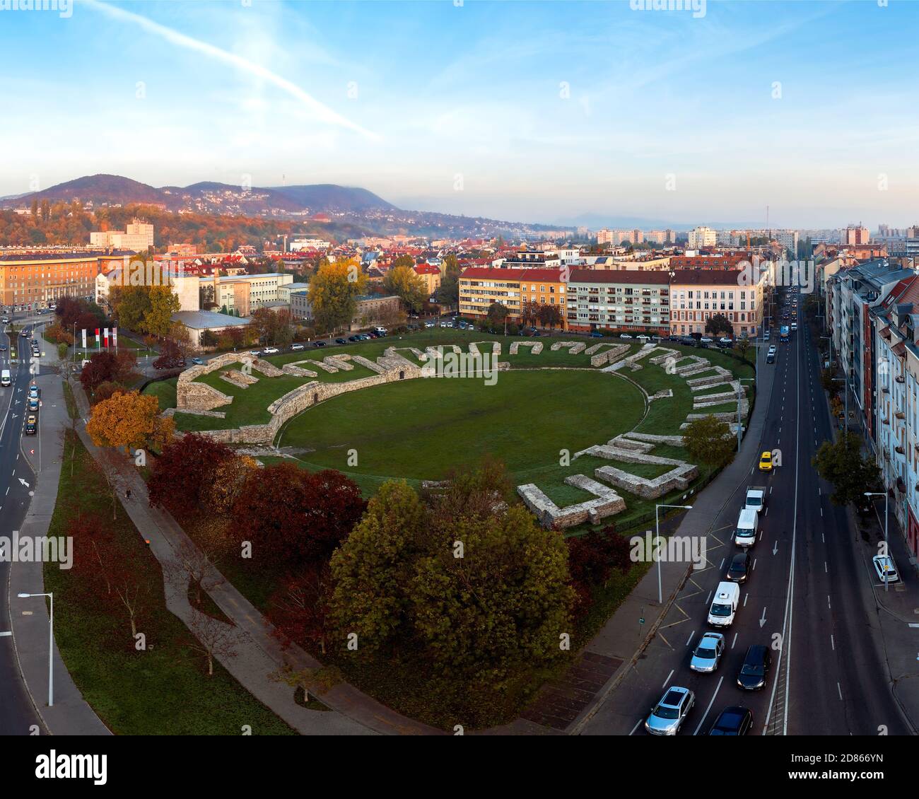 Anfiteatro militare Aquincum nel distretto di Obuda Budapest Ungheria. Monumento romano. Costruito nel 1 ° secolo. Foto Stock