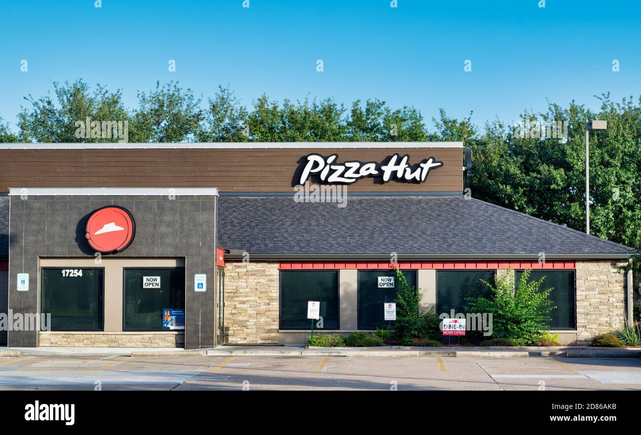 Houston, Texas/USA 10/23/2020: Esterno del negozio Pizza Hut nel centro commerciale Willowbrook, Houston, Texas. Foto Stock