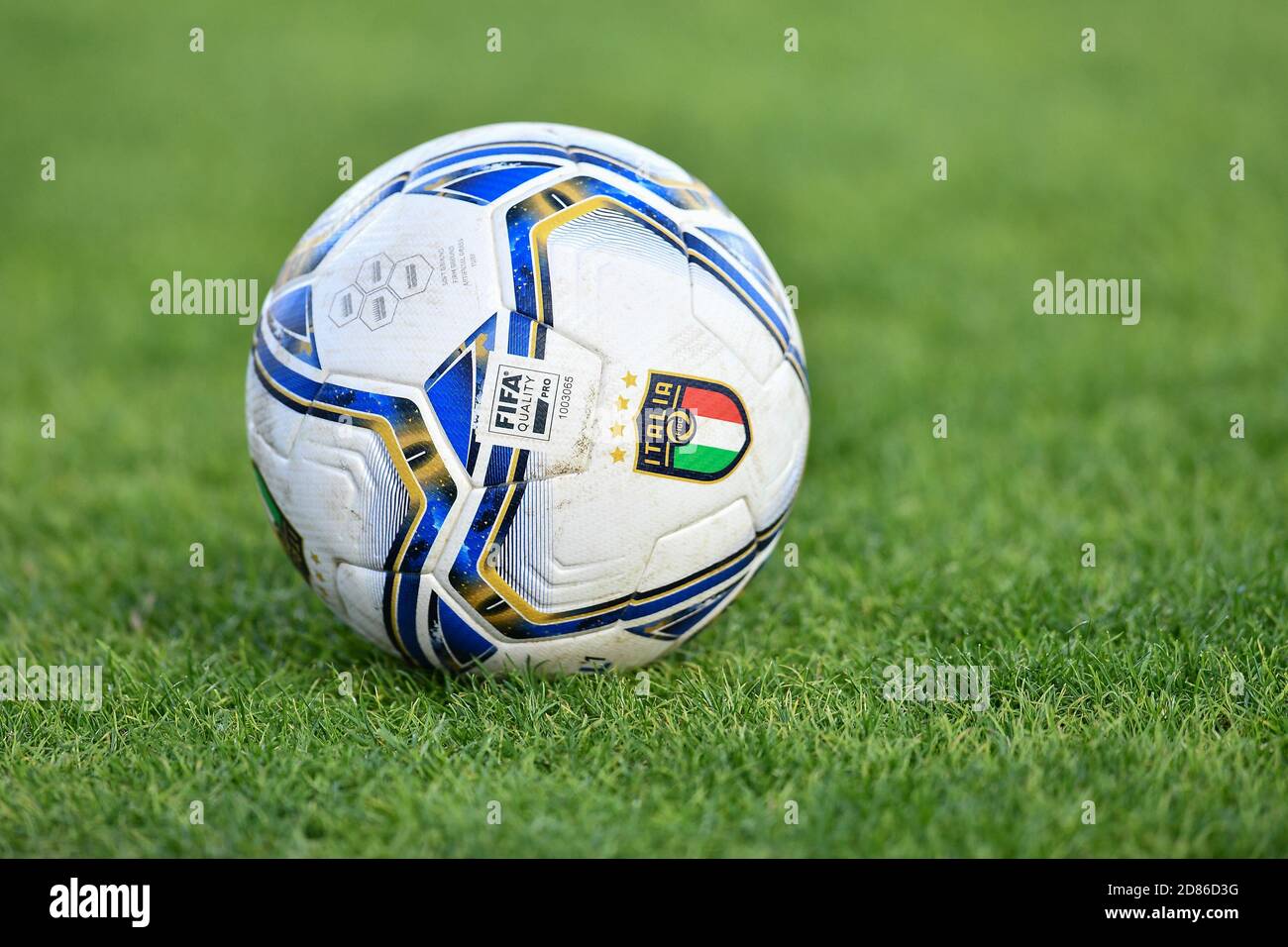 Stadio Carlo Castellani, empoli, Italia, 27 Ott 2020, Italia palla durante Euro 2022 Qualificazioni - Italia Donne contro Danimarca, Nazionale Italiana Calcio - Credit: LM/Lisa Guglielmi/Alamy Live News Foto Stock