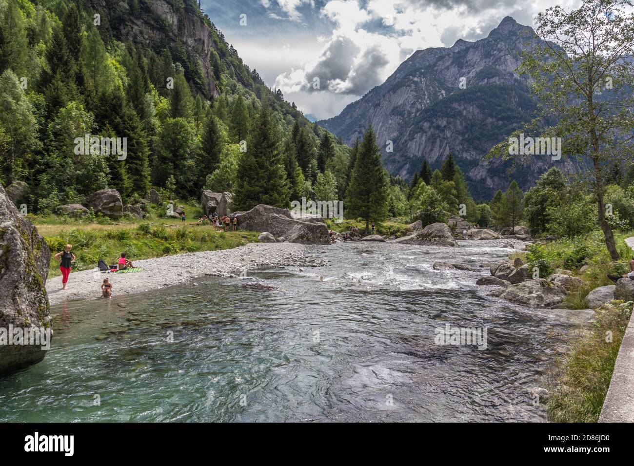 Escursioni in Val di Mello, Valtellina, Italia Foto Stock