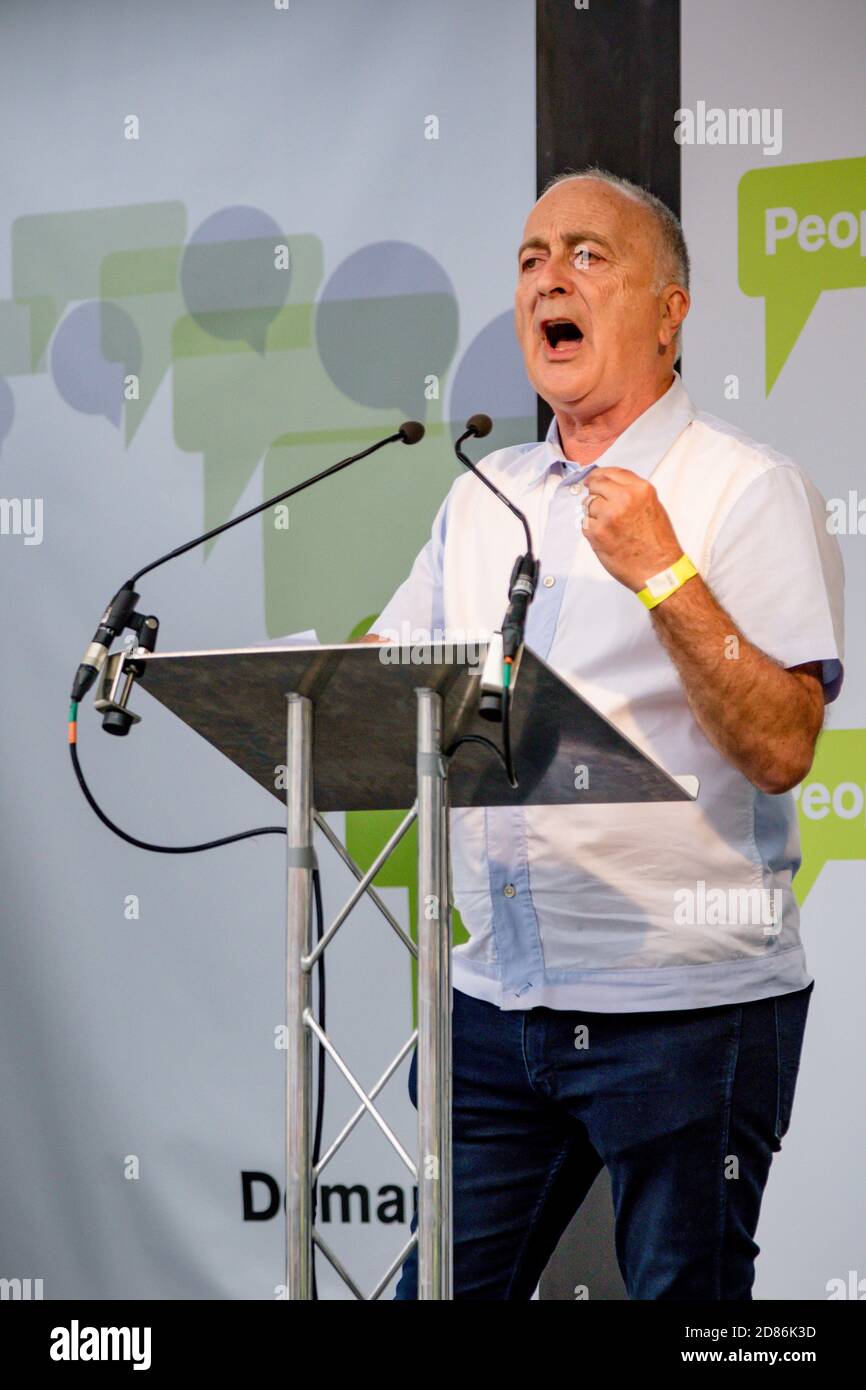 Londra, Regno Unito, 23 giugno 2018:- l'attore Sir Tony Robinson parla alla marcia per un voto popolare sull'accordo Brexit del Regno Unito Foto Stock