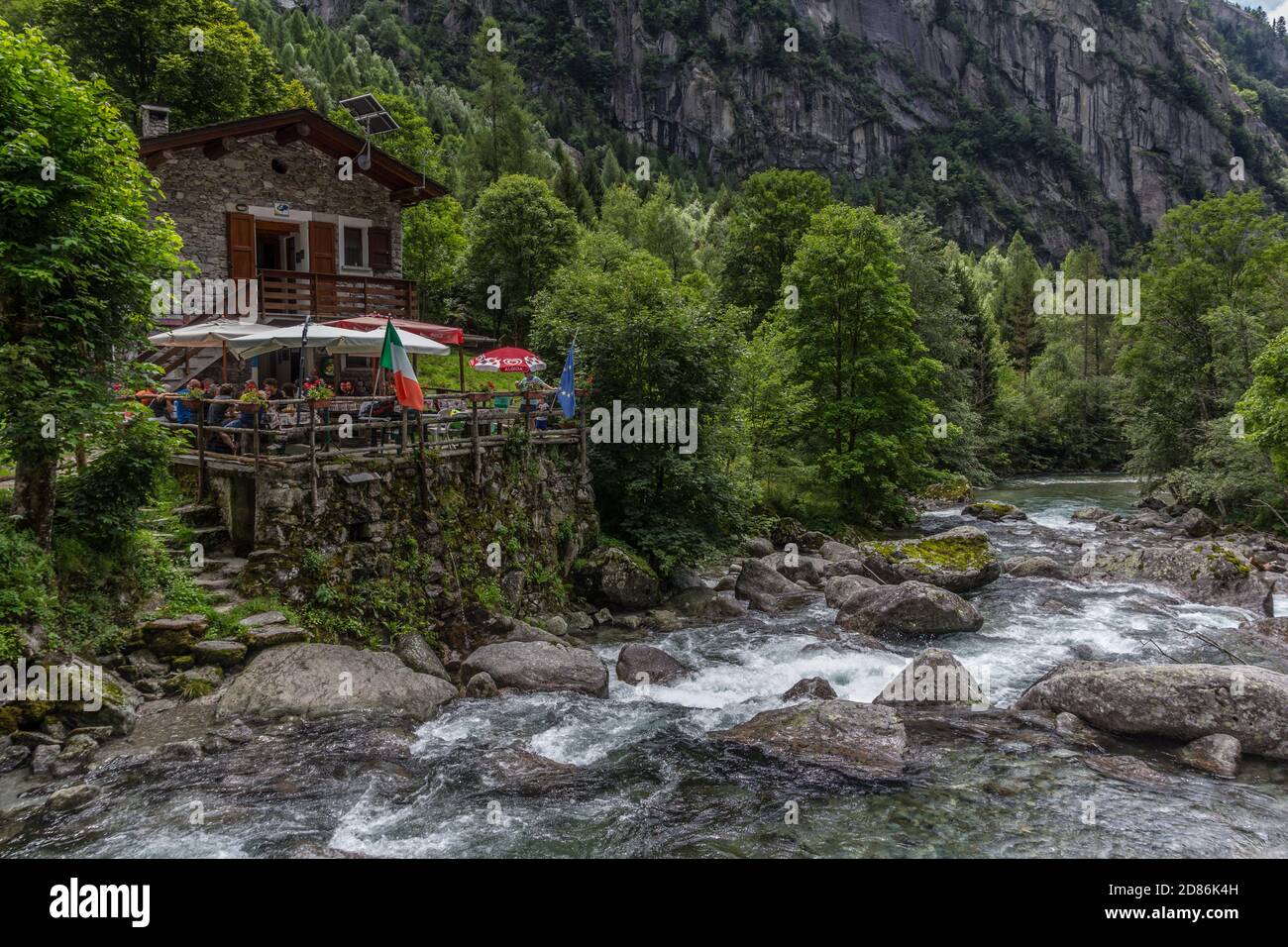 Escursioni in Val di Mello, Valtellina, Italia Foto Stock