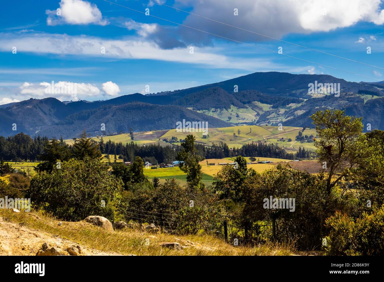 Vista delle belle montagne del comune di la Calera si trova sulle catene orientali delle Ande colombiane Foto Stock