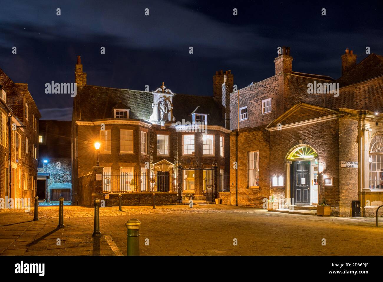 Bank House Hotel & ristorante in King's Staithe Square, King's Lynn di notte. Foto Stock