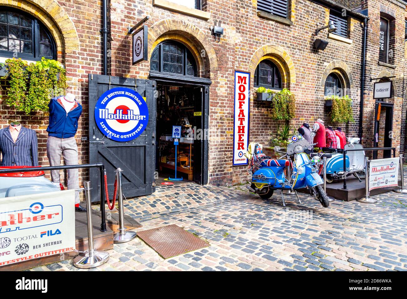 L'esterno del negozio Modfather nel Camden Stables Market, Londra, Regno Unito Foto Stock