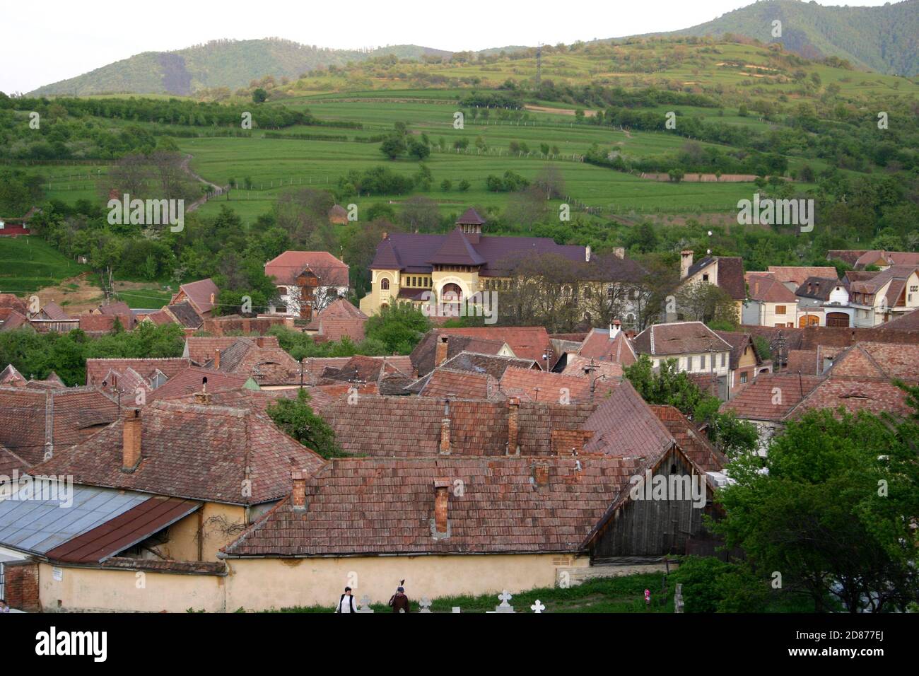 Case sassoni e colline circostanti a Rasinari, Sibiu County, Romania. Foto Stock