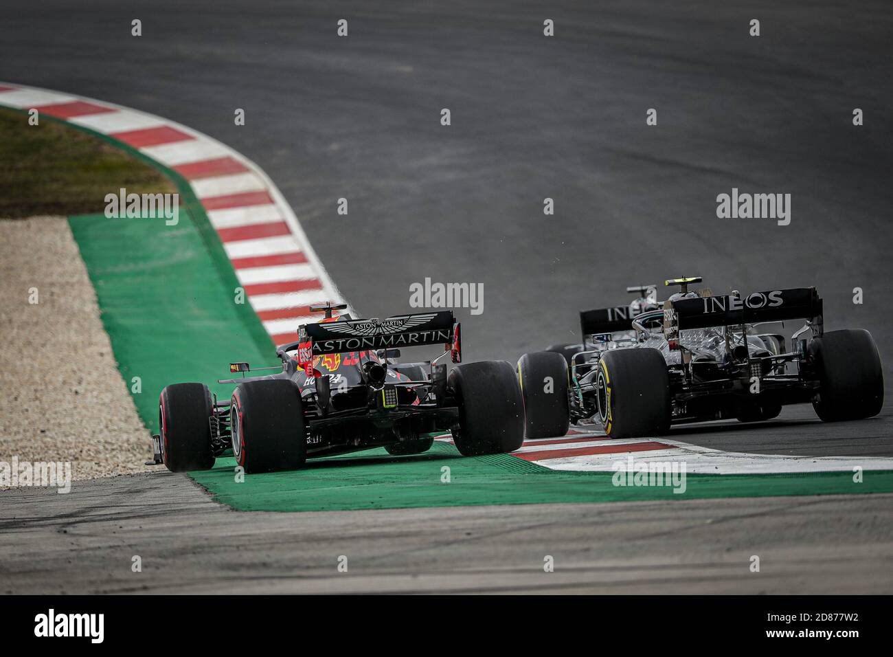 77 BOTTAS Valtteri (fin), Mercedes AMG F1 GP W11 Hybrid EQ Power+, azione, 33 VERSTAPPEN Max (nld), Aston Martin Red Bull Racing Honda RB16, azione C. Foto Stock