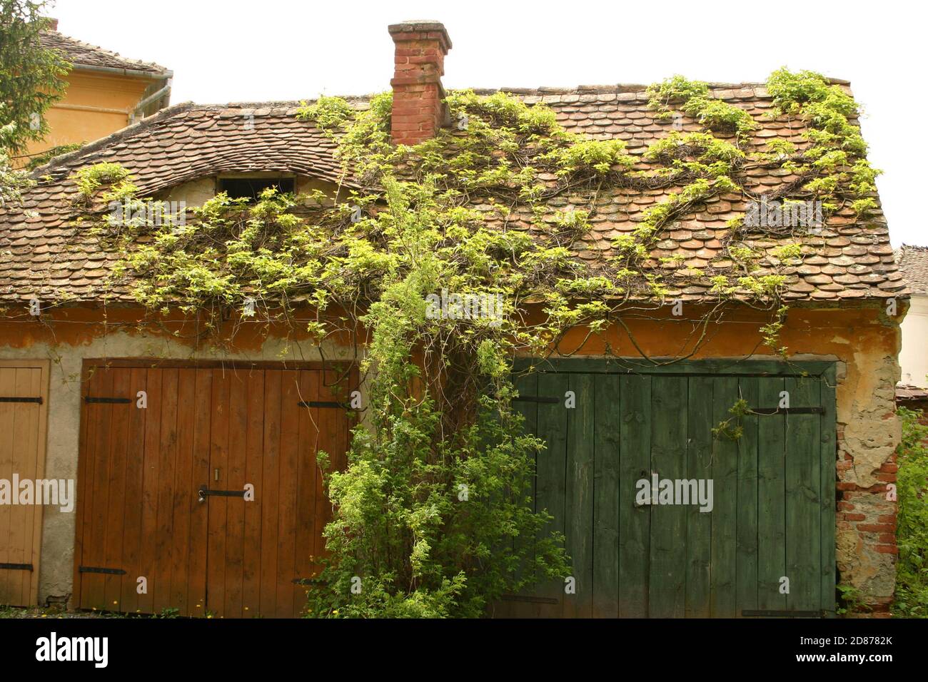 Garage / deposito di una vecchia casa nella contea di Sibiu, Romania Foto Stock